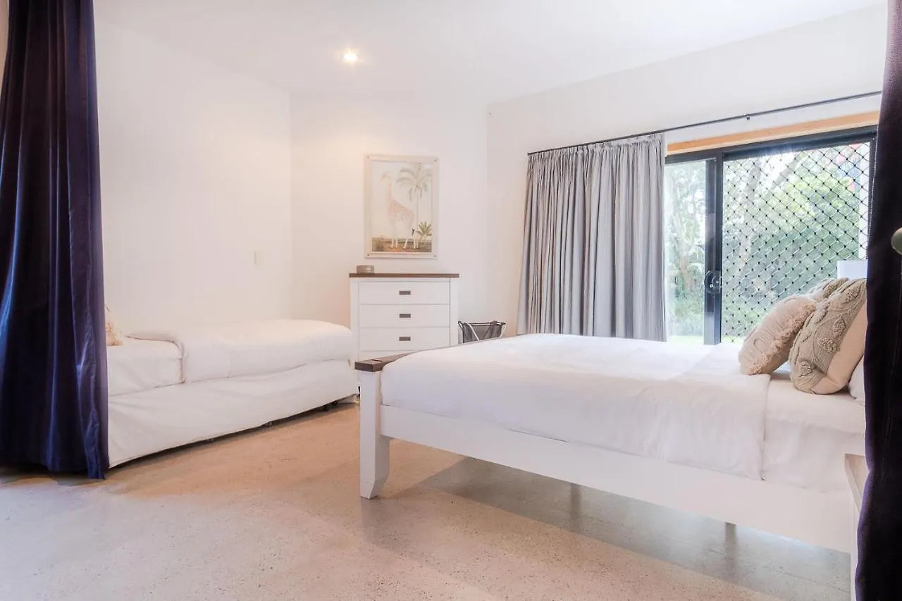Coastal Getaway Across From Dicky Beach كالوندرا 0*,  أستراليا