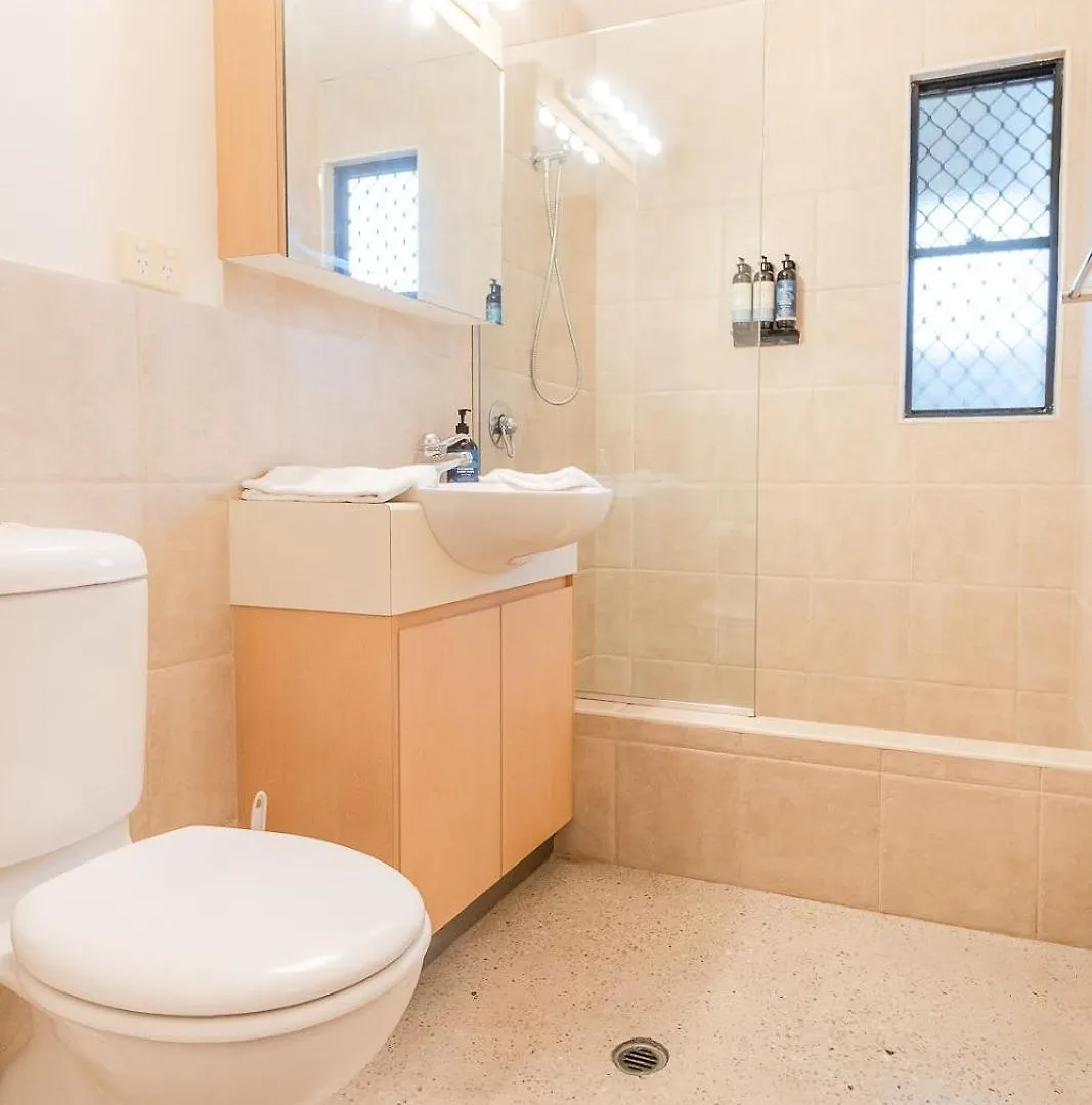 Coastal Getaway Across From Dicky Beach كالوندرا 0*,  أستراليا